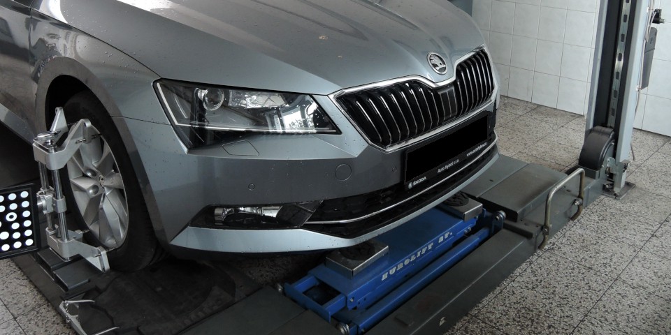 skoda_superb_geometrie_1200x480